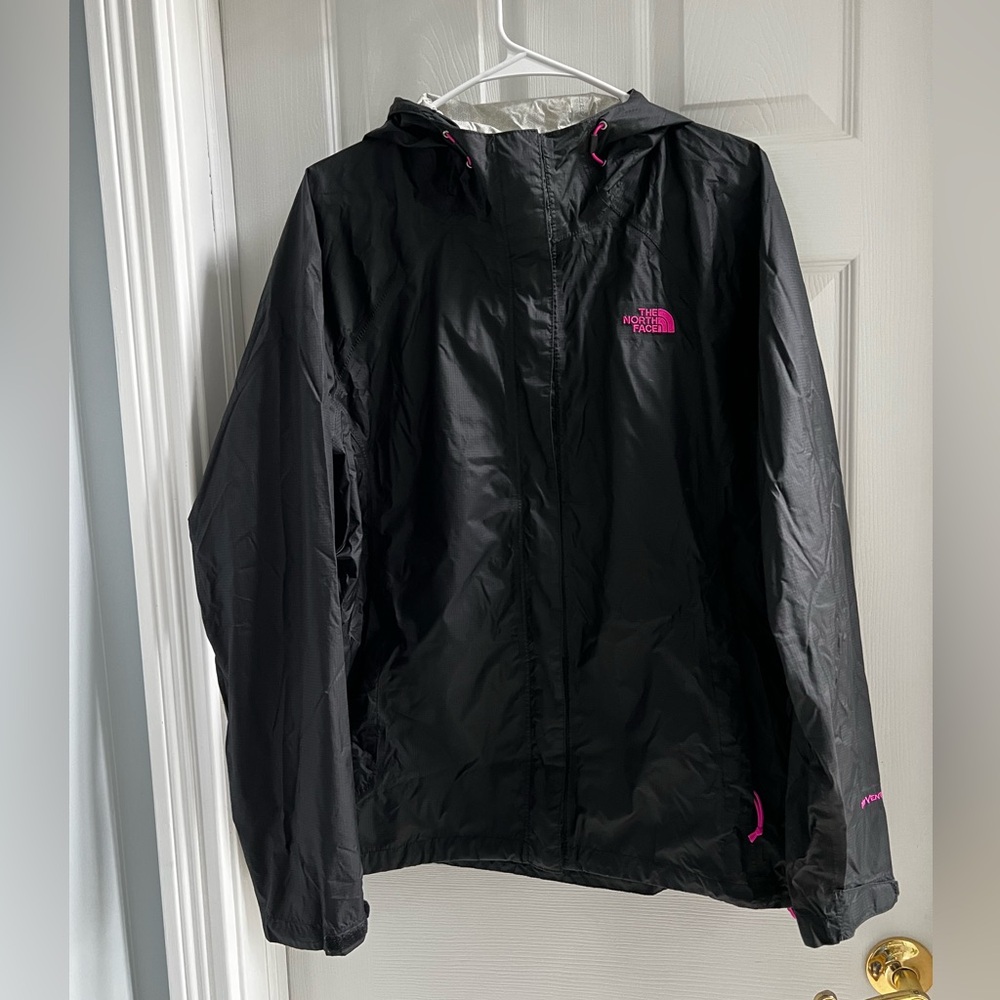 The North Face HyVent 2.5L Women's Black and Pink Rain Jacket w Hood